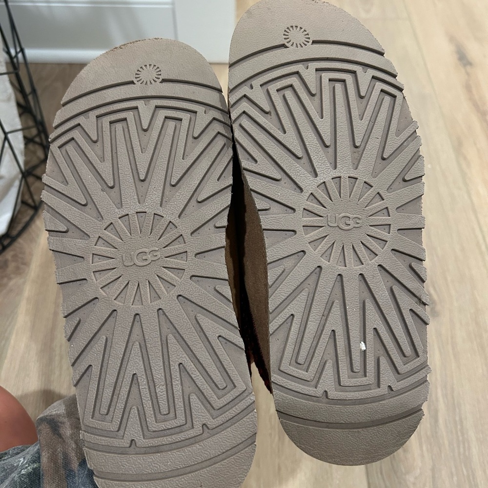 ugg slippers - Picture 3 of 4